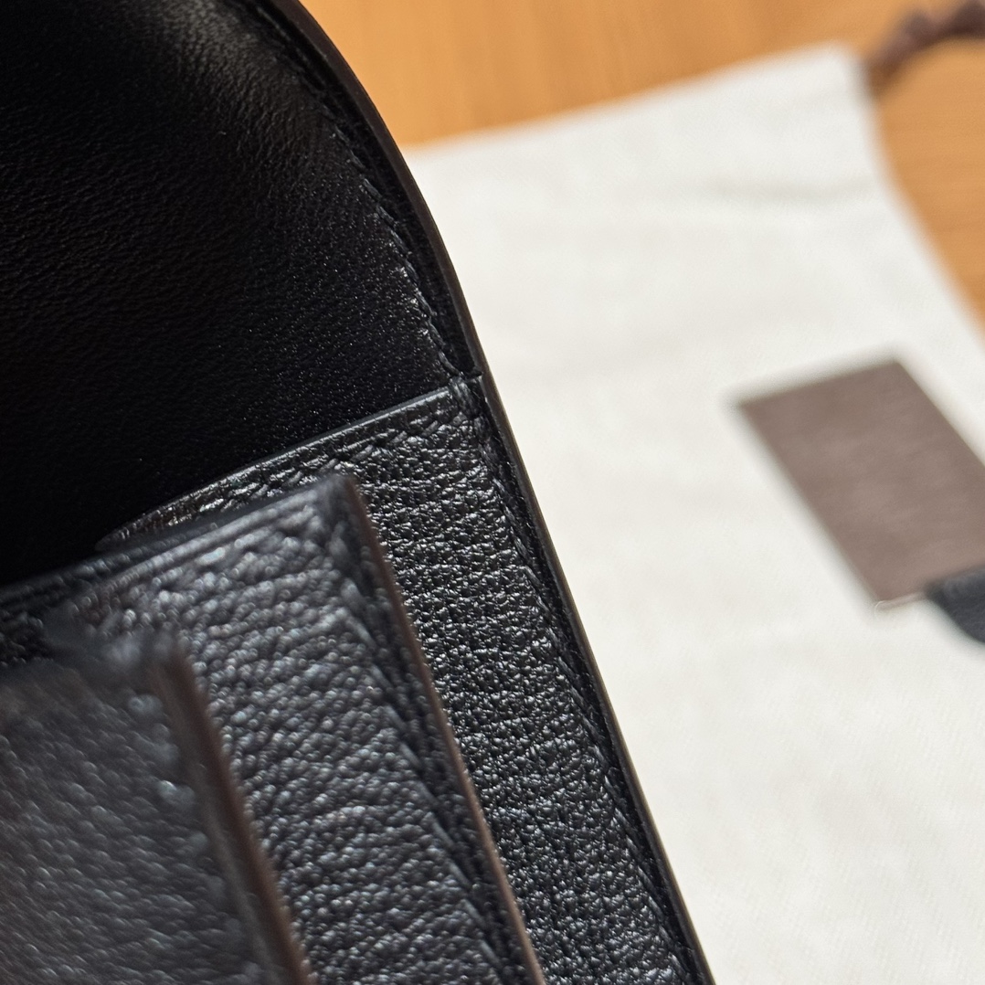 Hermès Constance 19 Noir  Chèvre Mirror