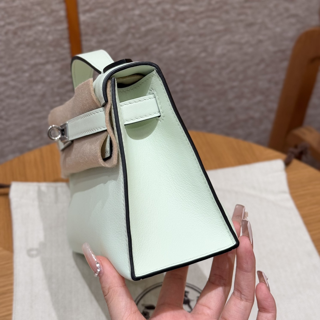 Hermès  Kelly Pochette 1  Vert Fizz Swift