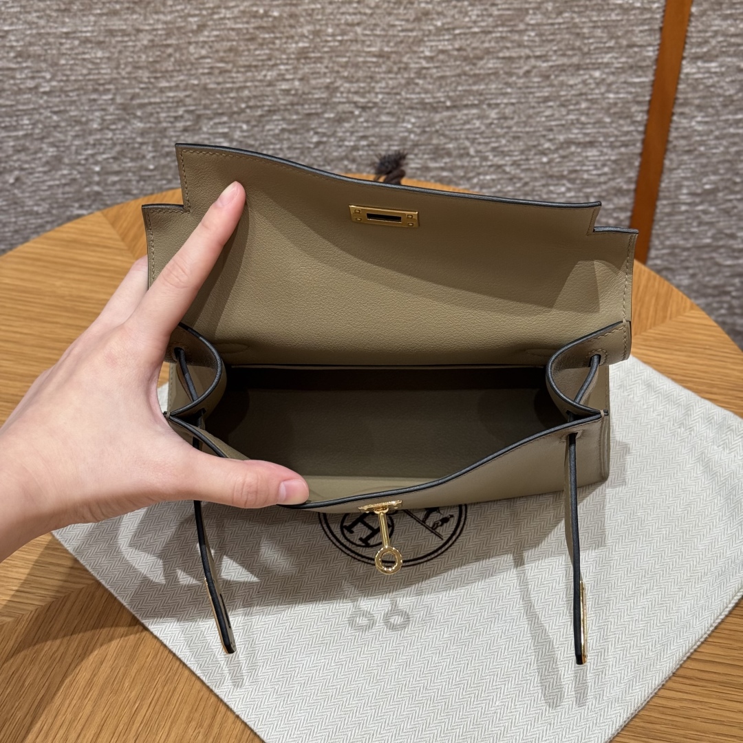 Hermès  Kelly Pochette 1  Beige Marfa Swift