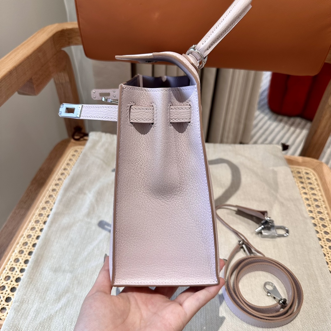 Hermès  Kelly 25  Mauve Pale Chever