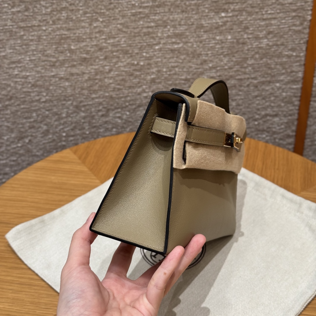 Hermès  Kelly Pochette 1  Beige Marfa Swift