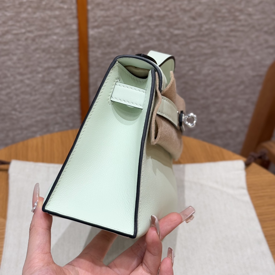 Hermès  Kelly Pochette 1  Vert Fizz Swift