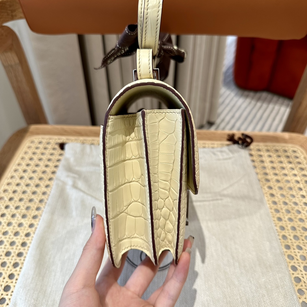 Hermès Constance 19 Vanille Alligator shiny crocodile🐊