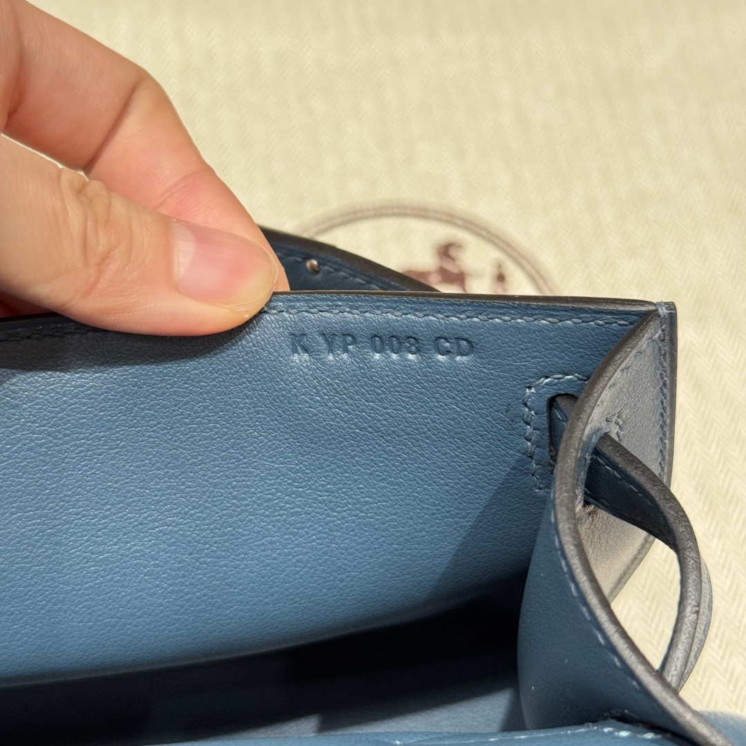 Hermès  Kelly Pochette 1 Blue de presse Swift