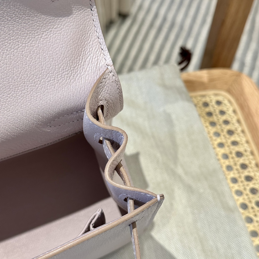 Hermès  Kelly 25  Mauve Pale Chever
