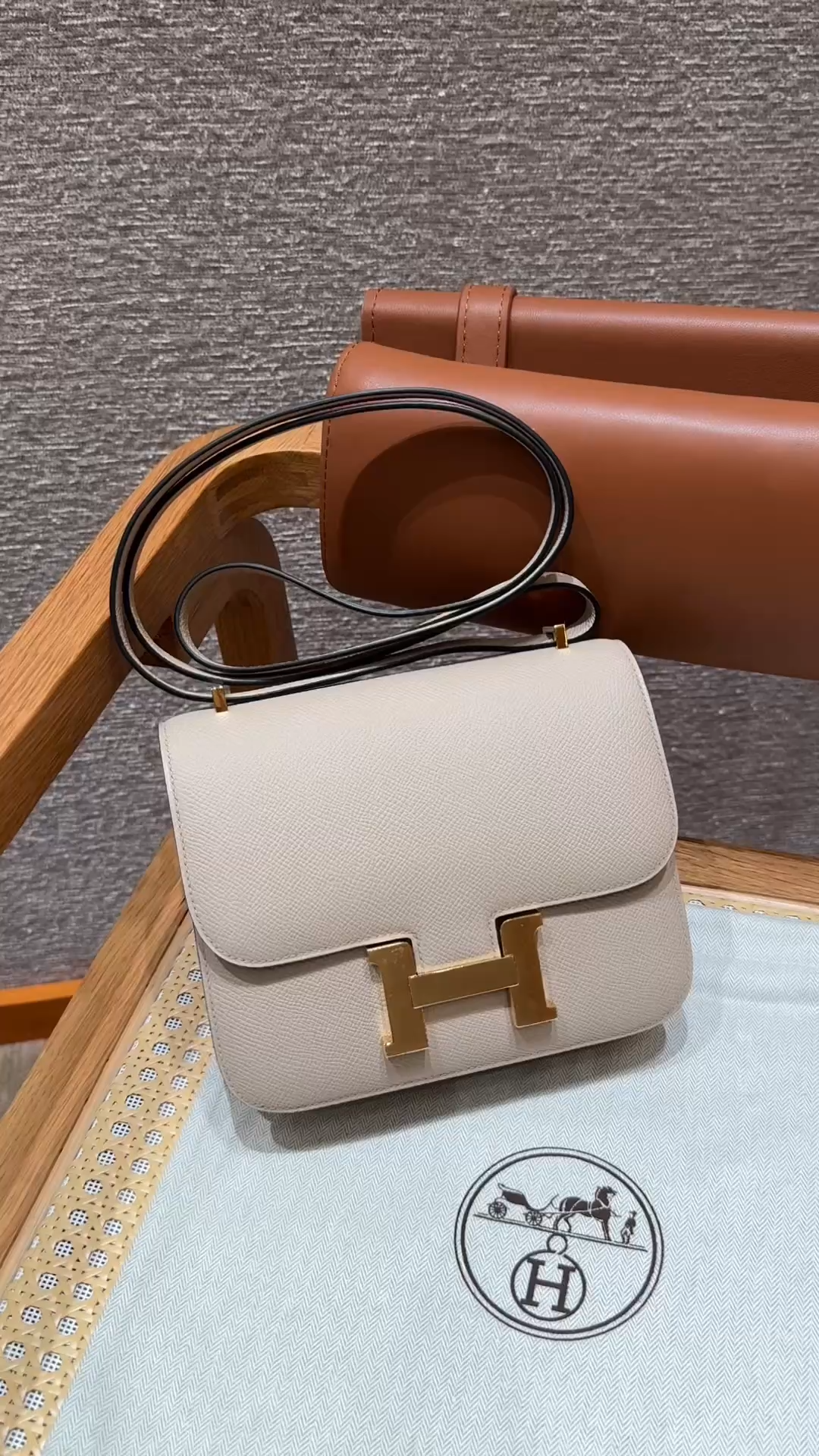 Hermès Constance 19 Gris tourtelle Epsom