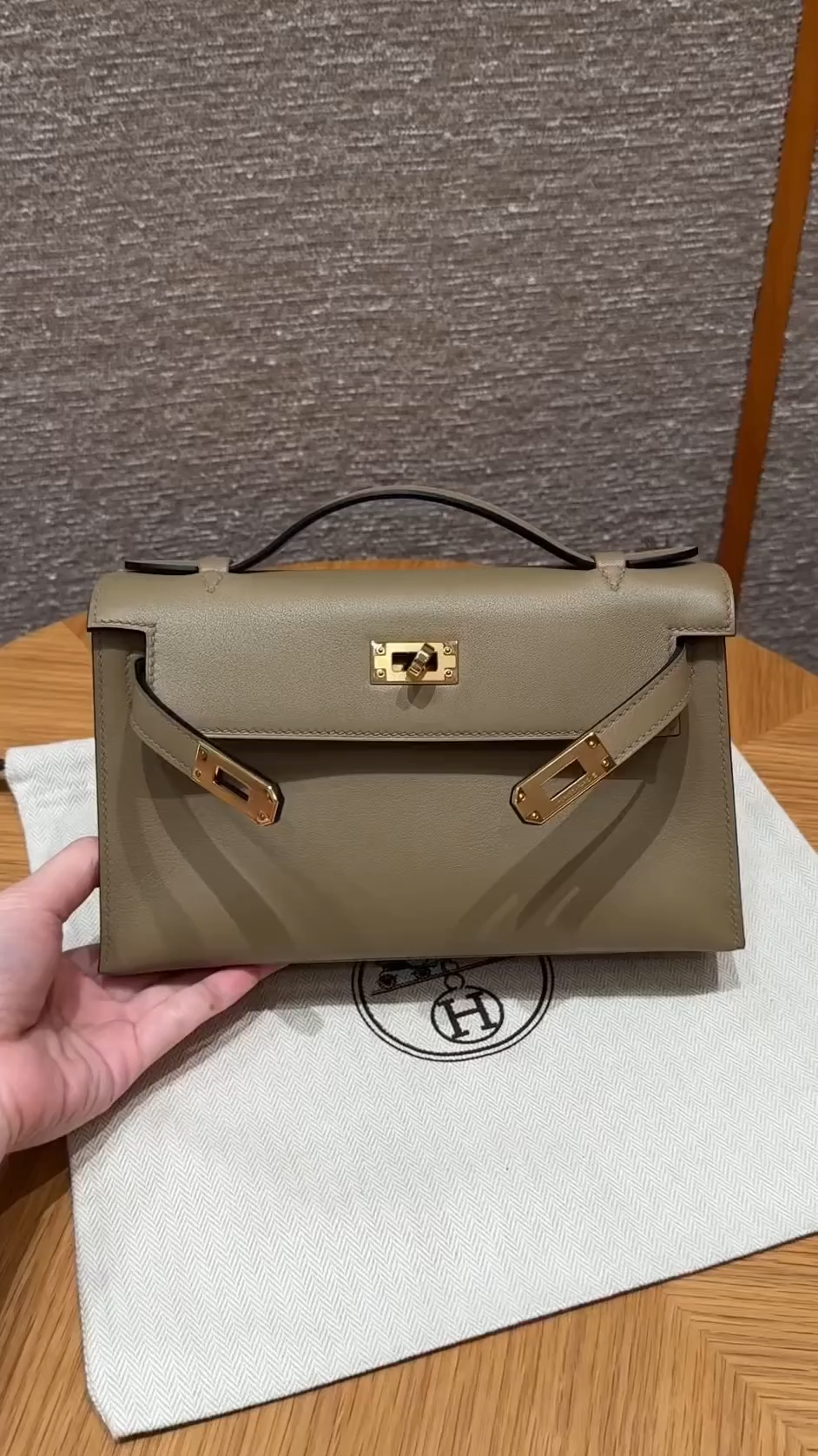 Hermès  Kelly Pochette 1  Beige Marfa Swift