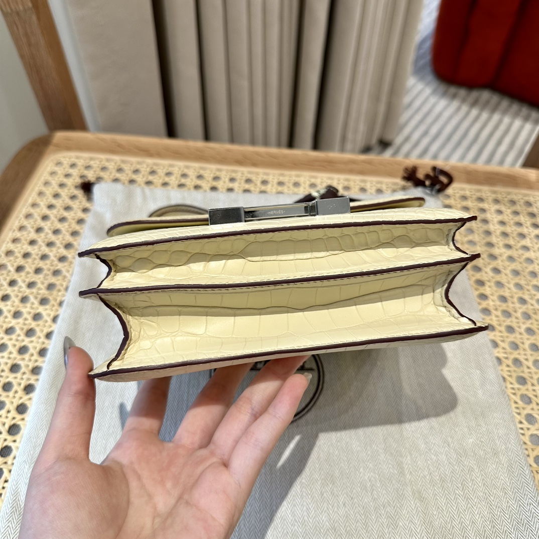 Hermès Constance 19 Vanille Alligator shiny crocodile🐊