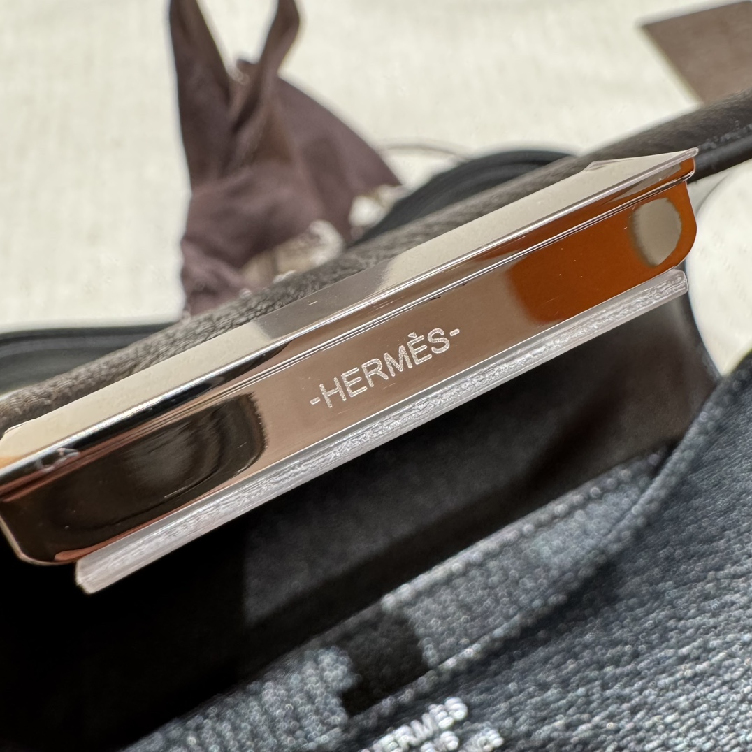 Hermès Constance 19 Noir  Chèvre Mirror