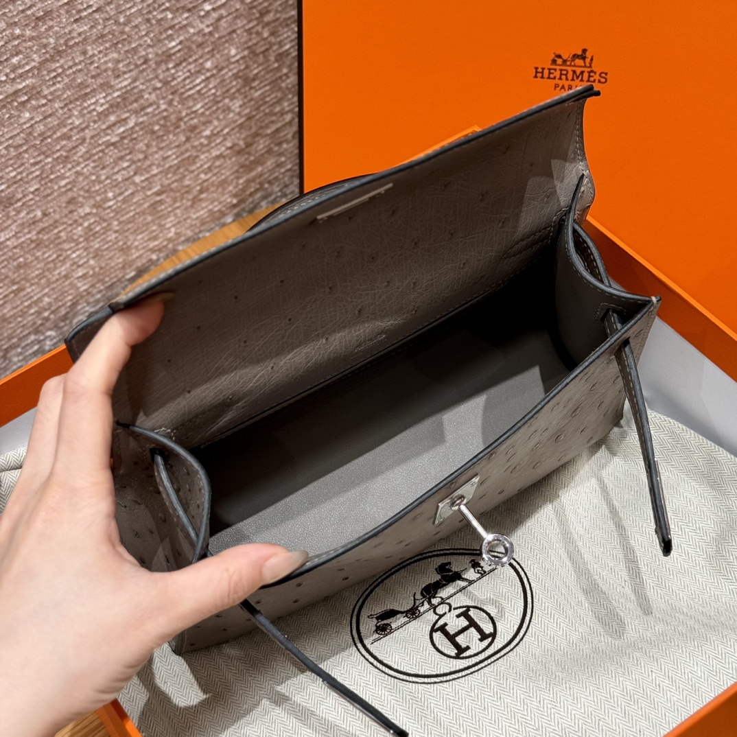 Hermès  Kelly Pochette 1 Gris tourterlle KK ostrich imported