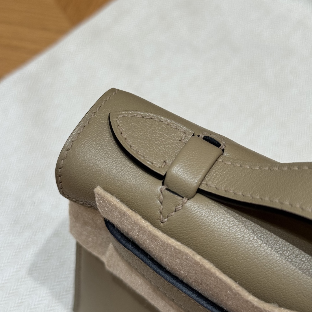Hermès  Kelly Pochette 1  Beige Marfa Swift