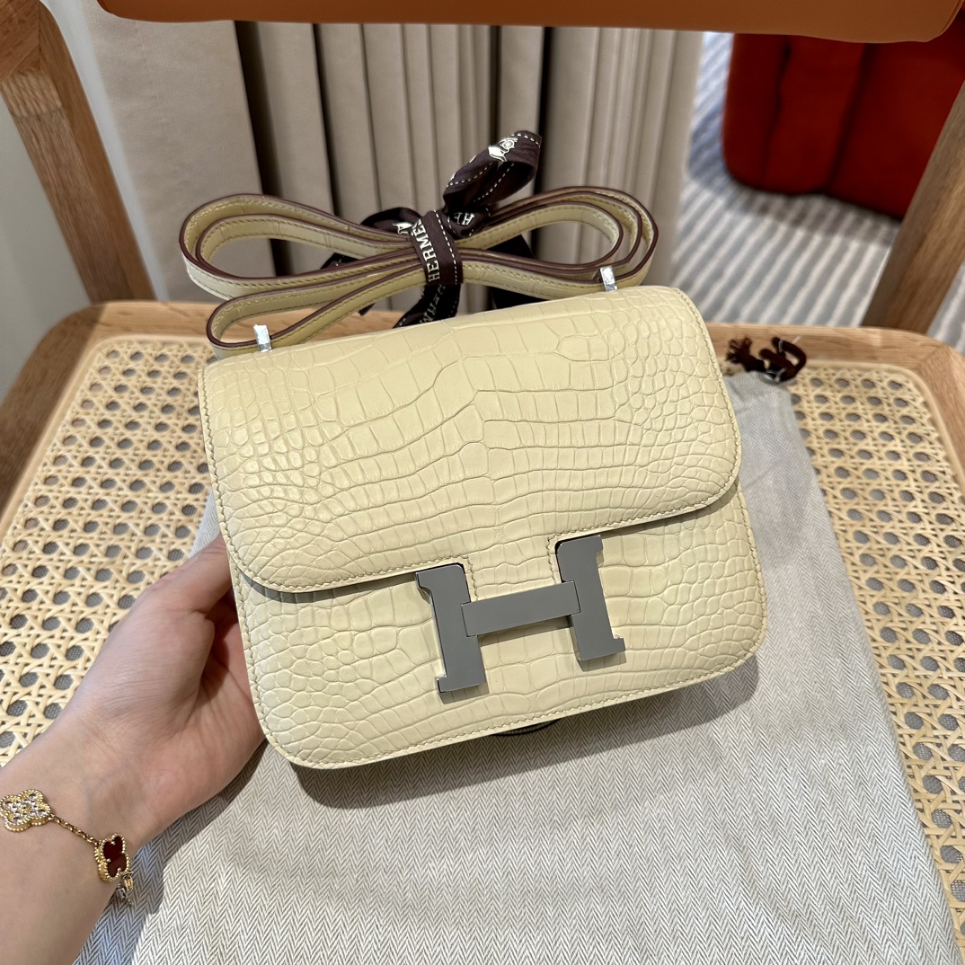 Hermès Constance 19 Vanille Alligator shiny crocodile🐊