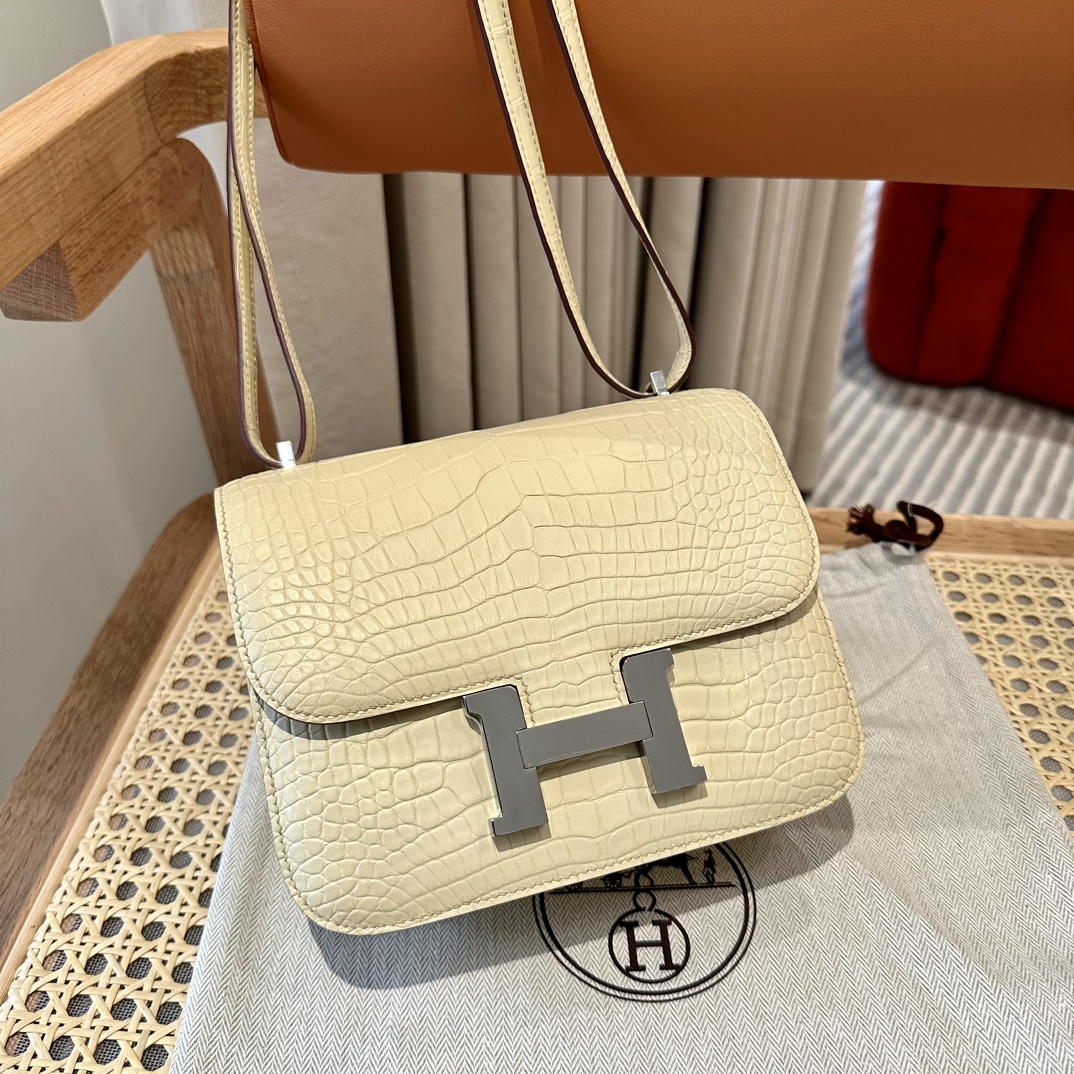 Hermès Constance 19 Vanille Alligator shiny crocodile🐊