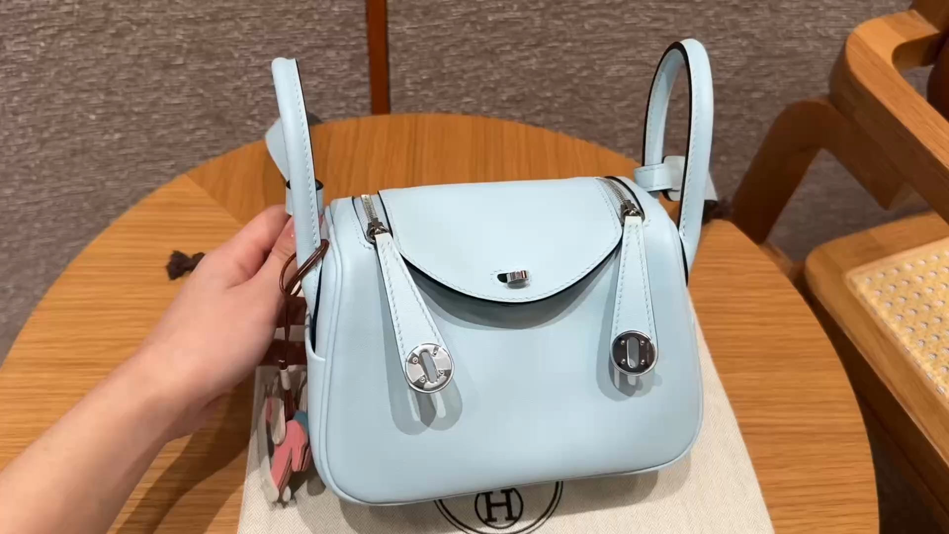 Hermès  Lindy 19 Blue Brume Swift