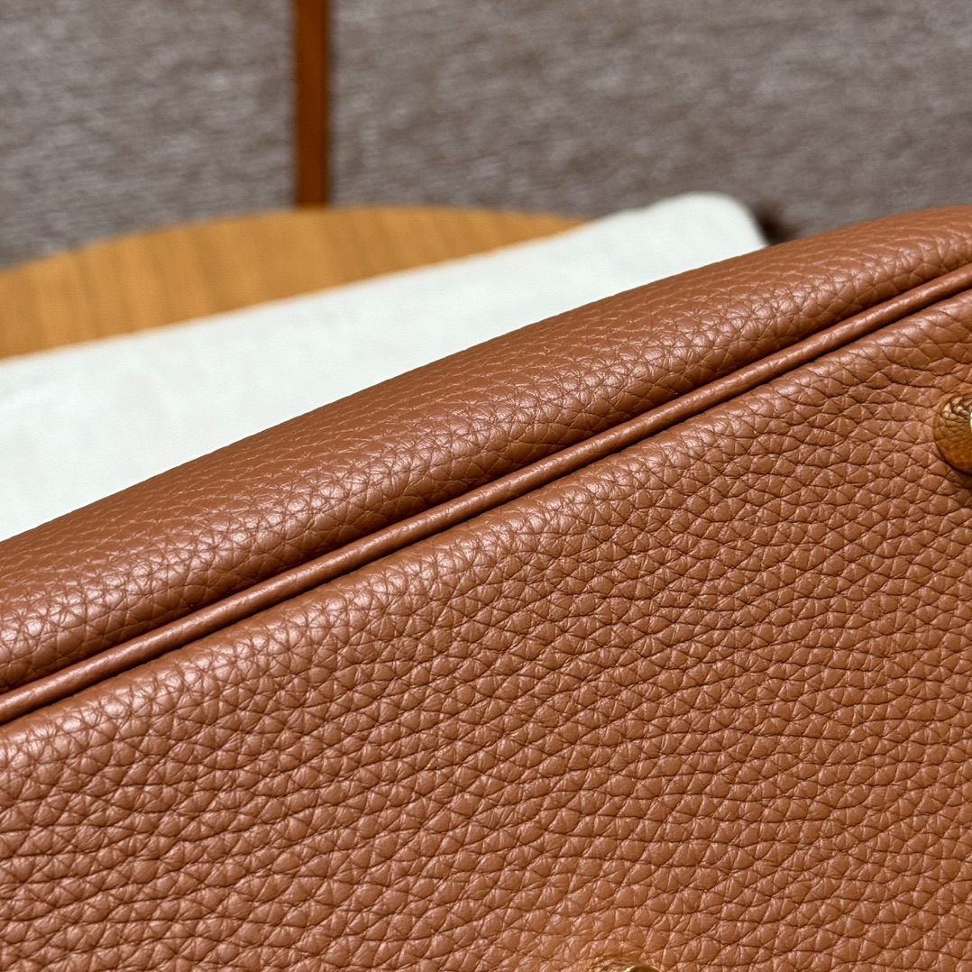 Hermès  Lindy 26 gold Clemence