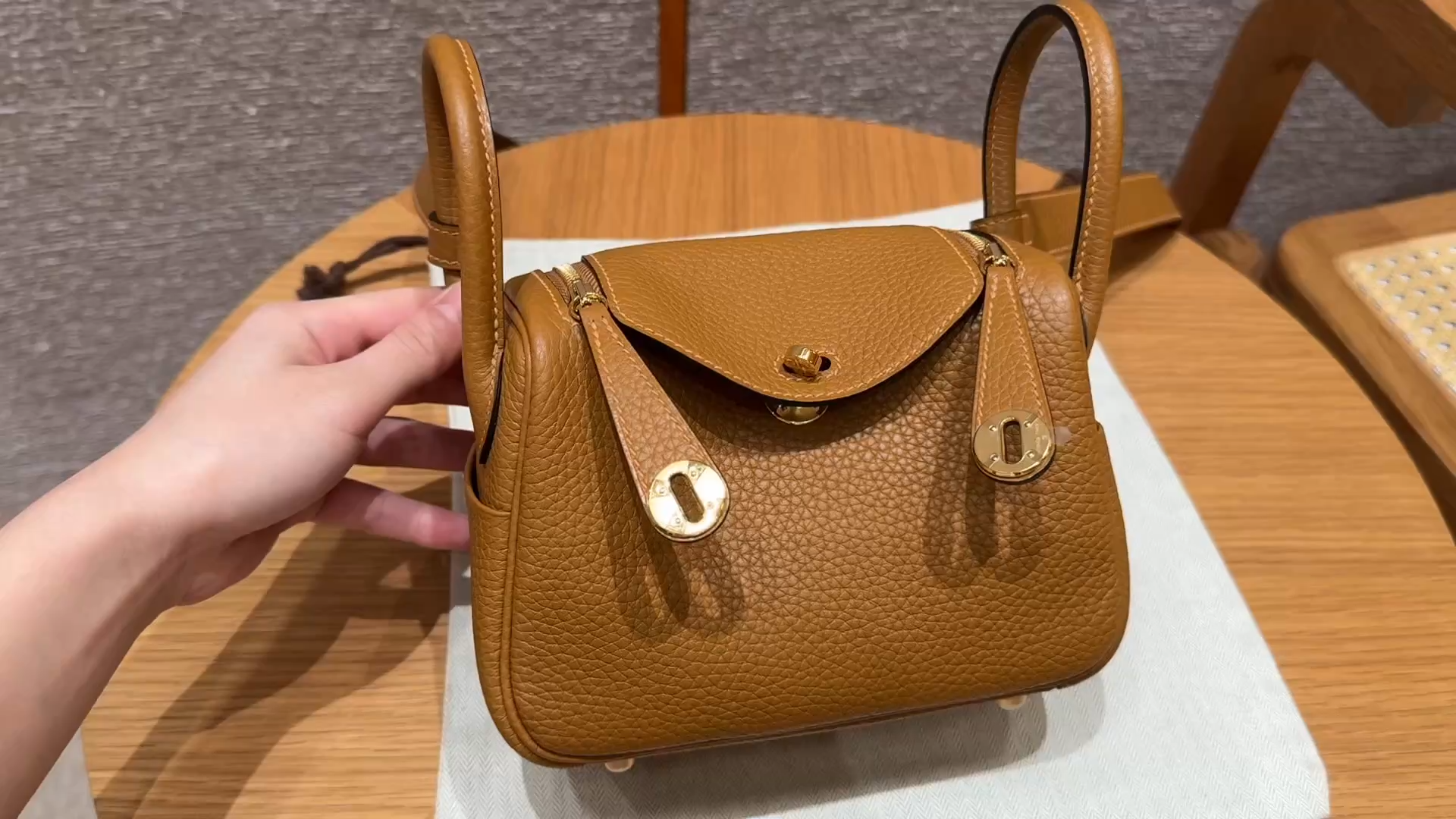 Hermès  Lindy 19 Sesame Clemence