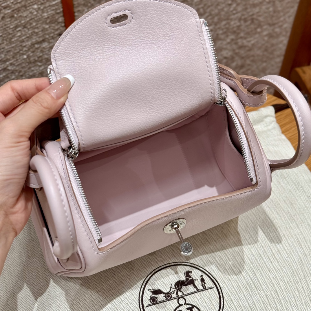 Hermès  Lindy 19  Mauve pale Swift