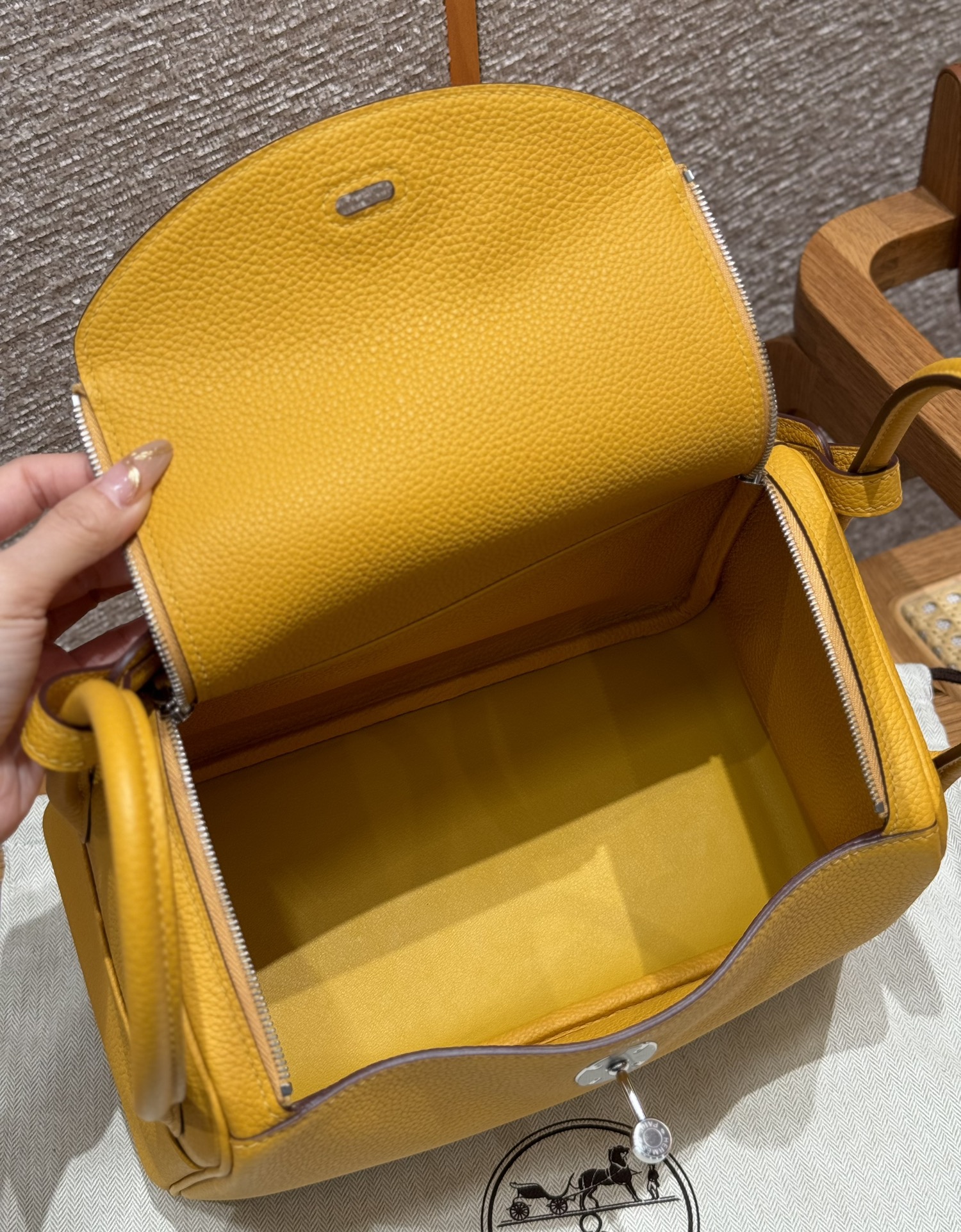 Hermès  Lindy 26 Jaune ambre Clemence