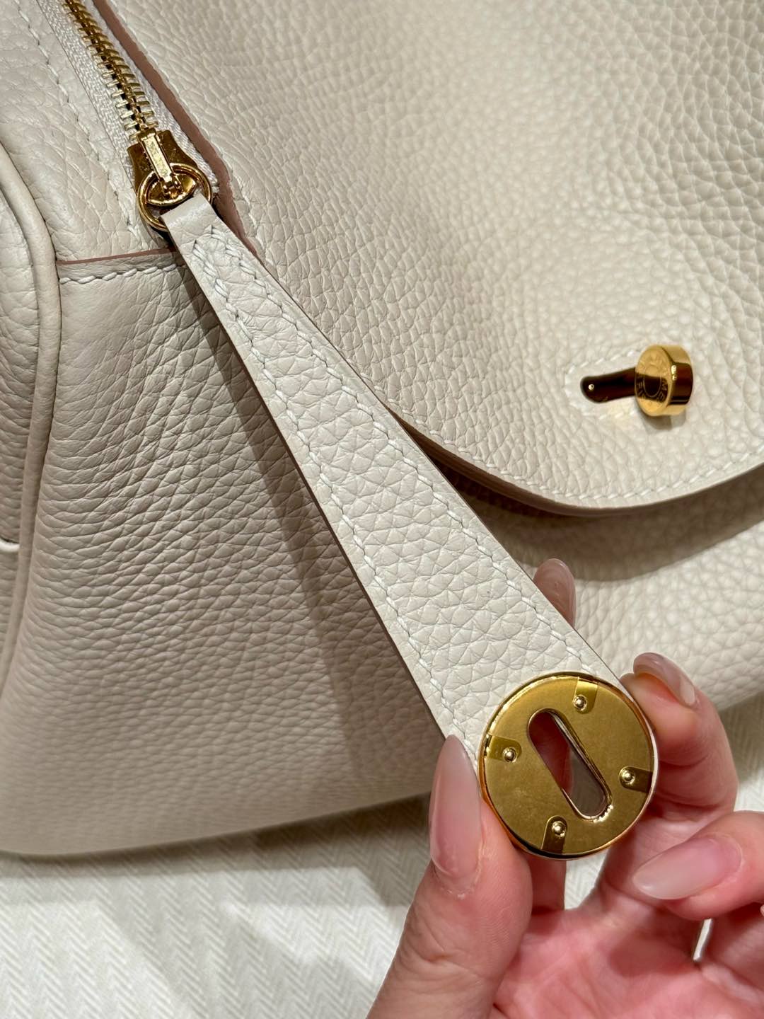 Hermès  Lindy 26 Craie Clemence