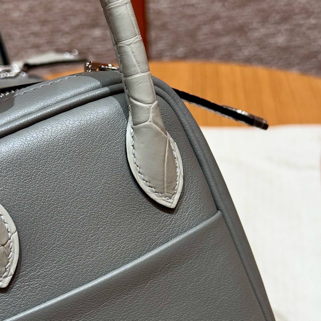 Hermès  Lindy 19 Girs Meyer and Girs Perle Swift and Matte Alligator crocodile