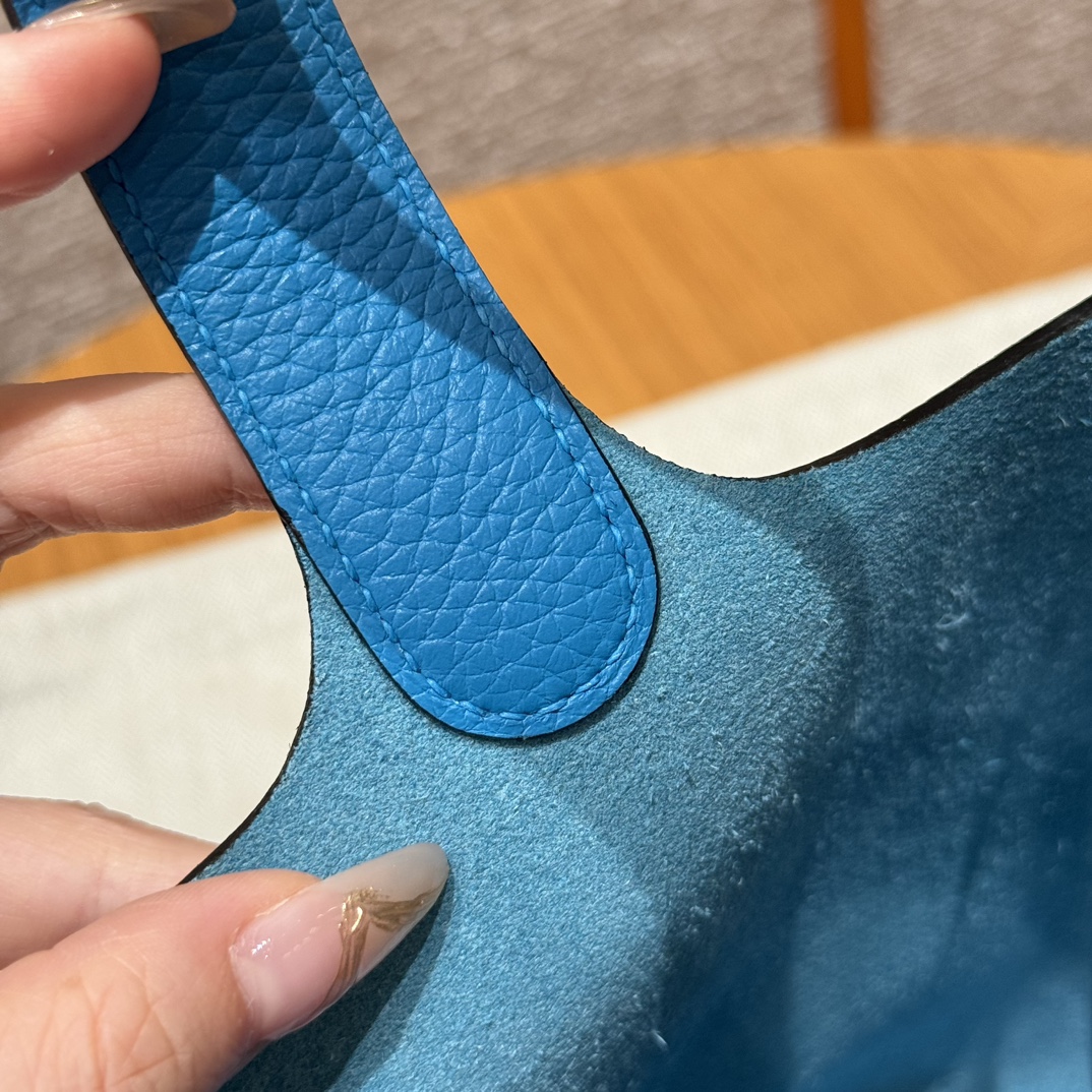Hermès  Picotin lock 18  Blue Frida Clemence