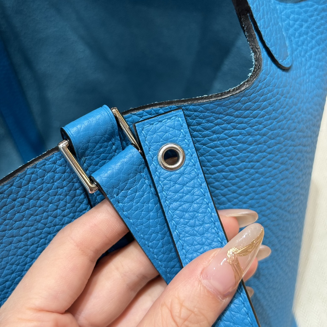 Hermès  Picotin lock 18  Blue Frida Clemence