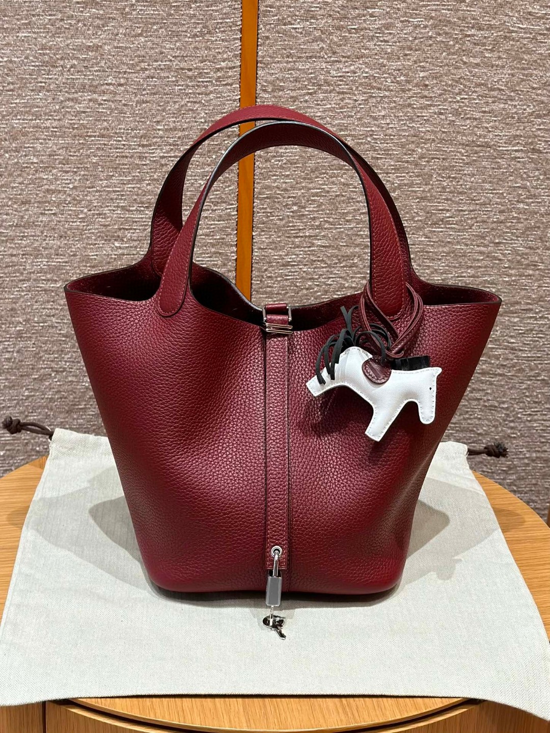 Hermès  Picotin lock  22 Rouge H Clemence