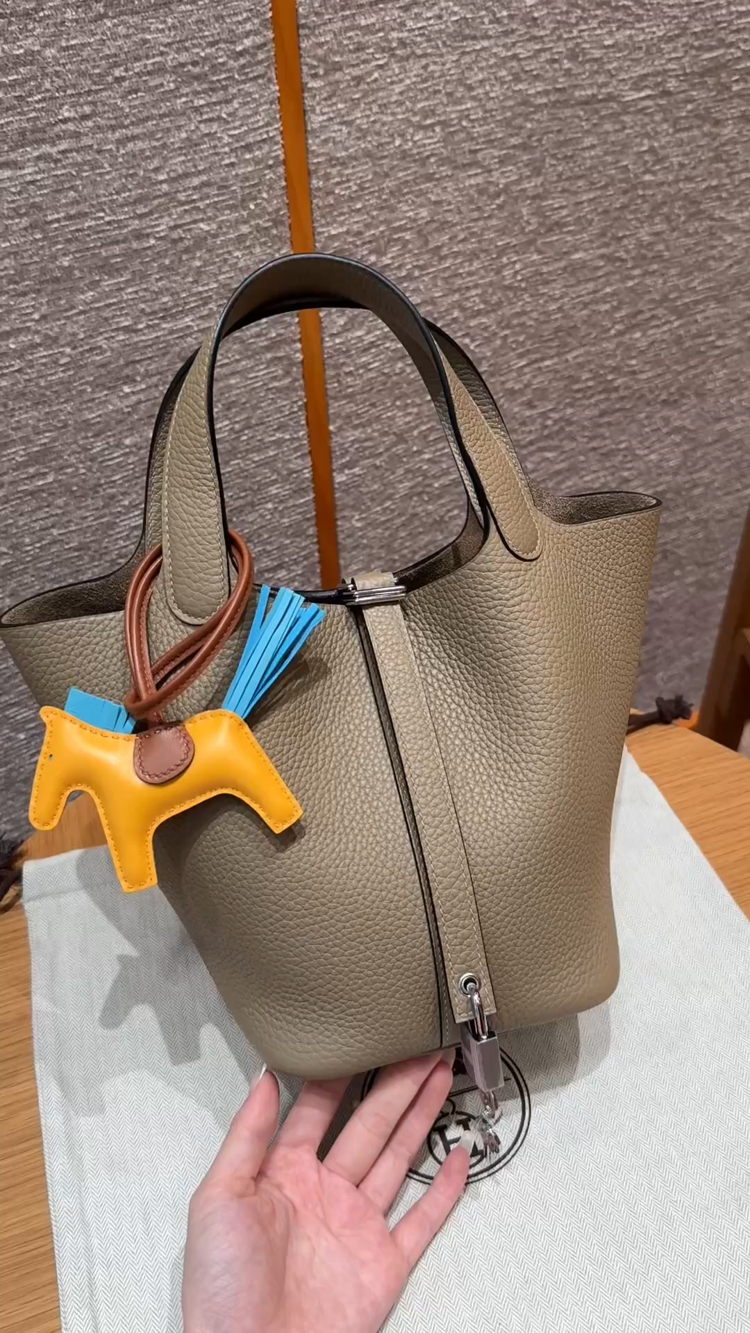 Hermès  Picotin lock 18  Beige Marfe Clemence