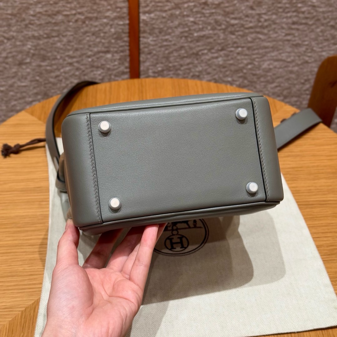 Hermès  Lindy 19 Girs Meyer and Girs Perle Swift and Matte Alligator crocodile