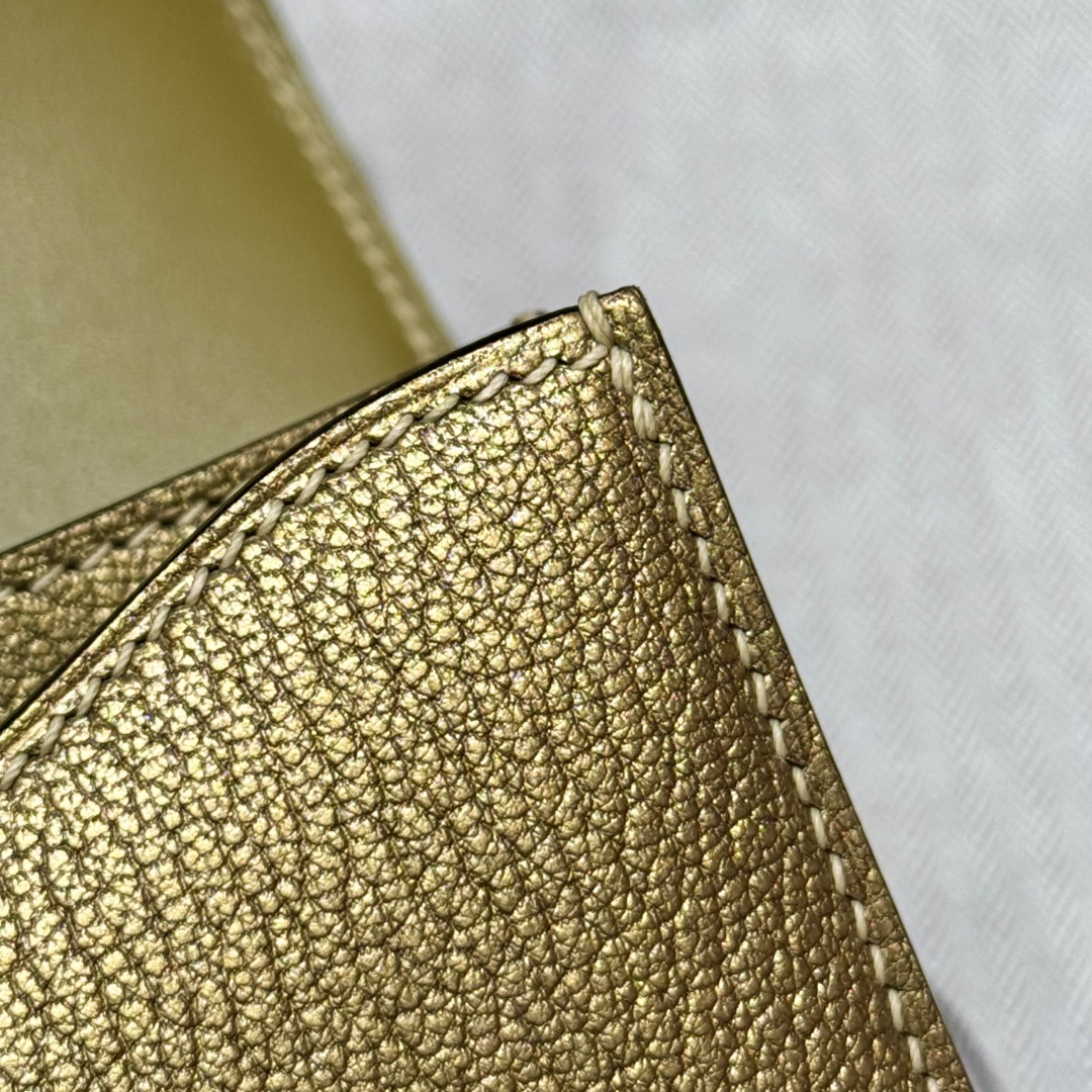 Hermès Constance 19 Dorè Chèvre
