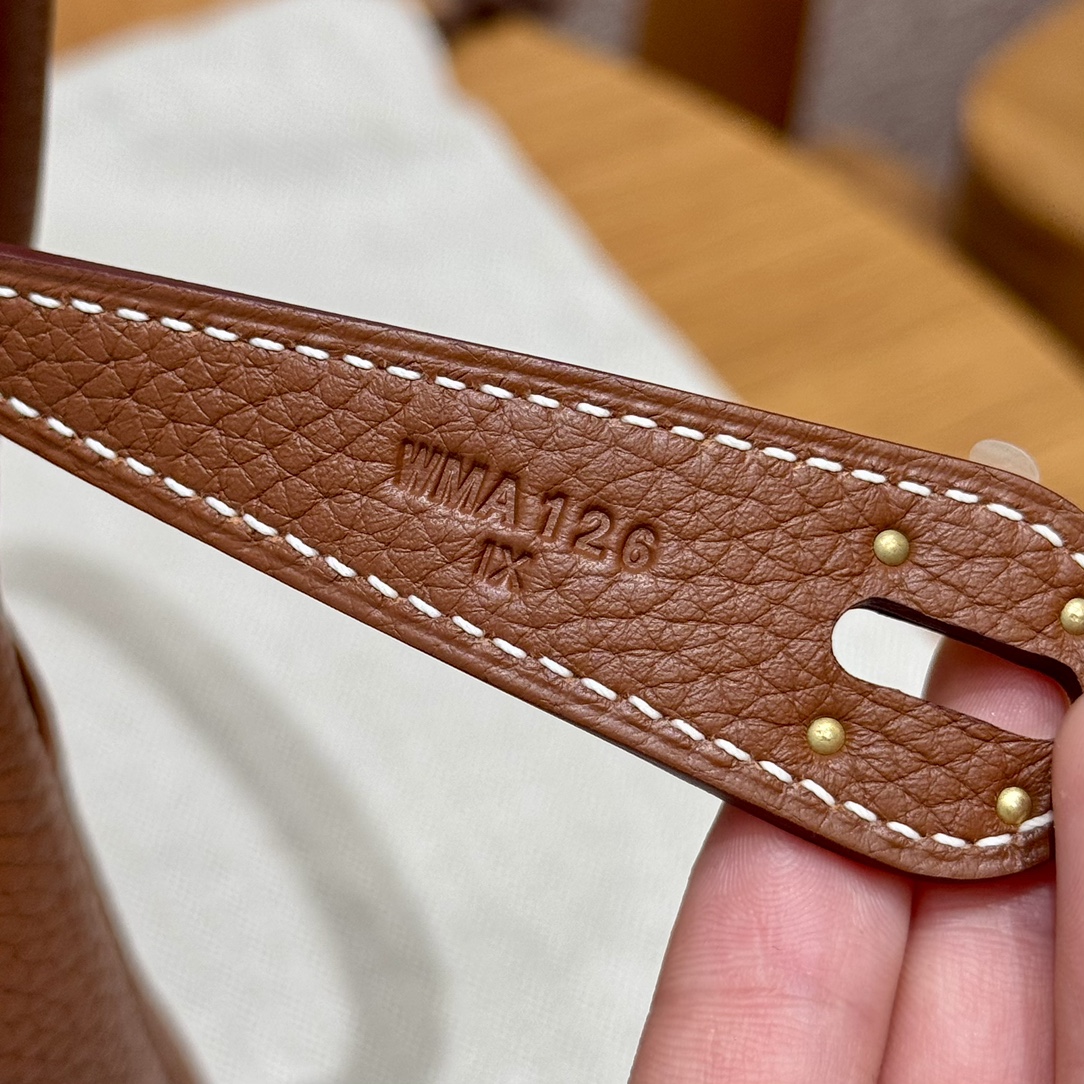 Hermès  Lindy 26 gold Clemence