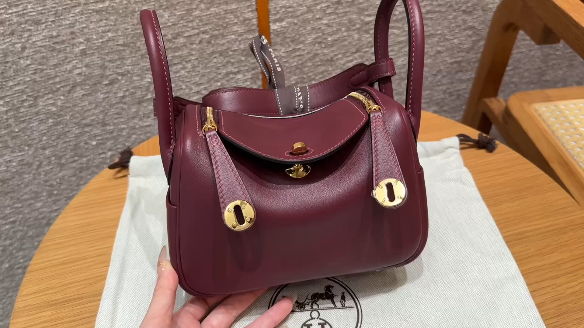 Hermès  Lindy 19 Bordeaux Swift