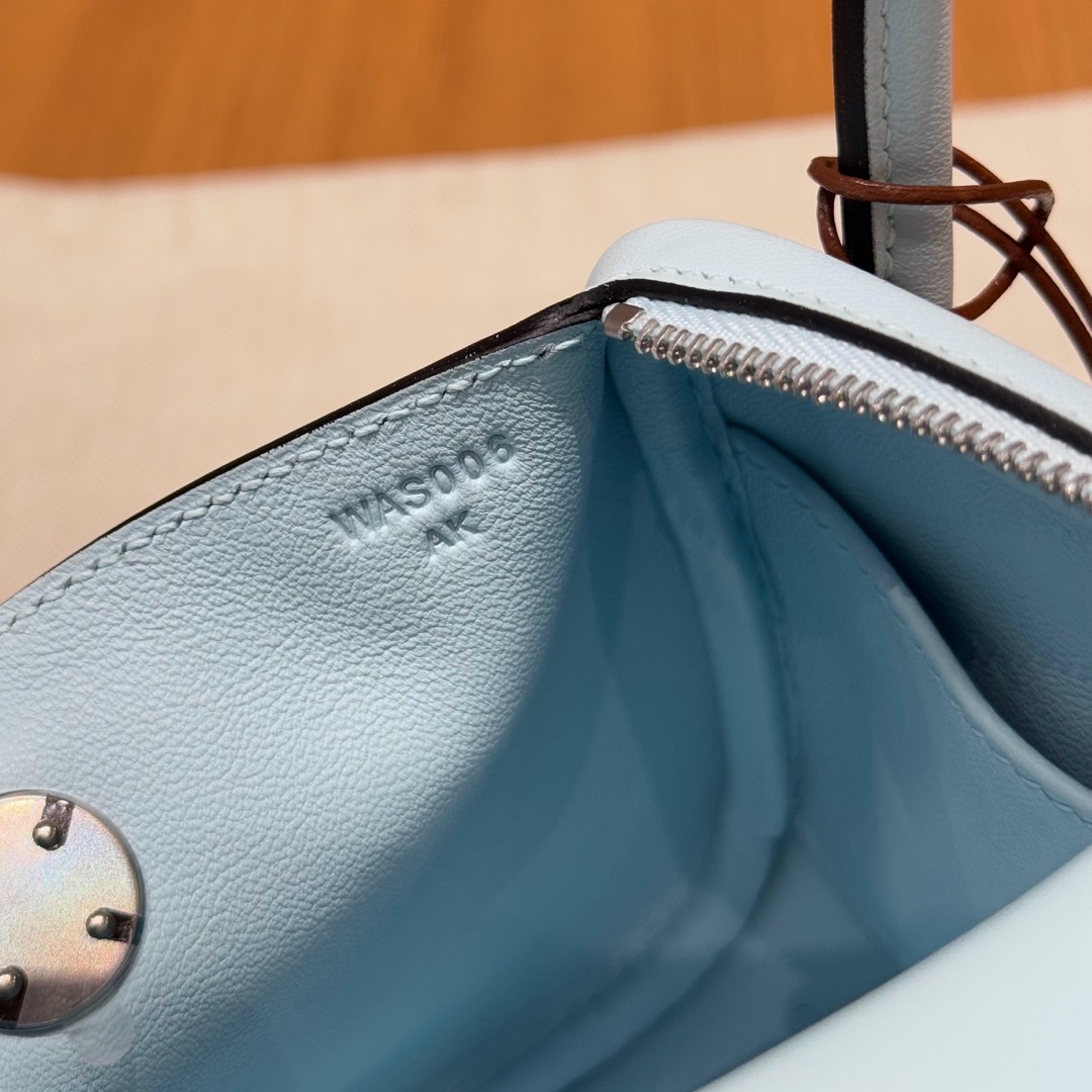 Hermès  Lindy 19 Blue Brume Swift