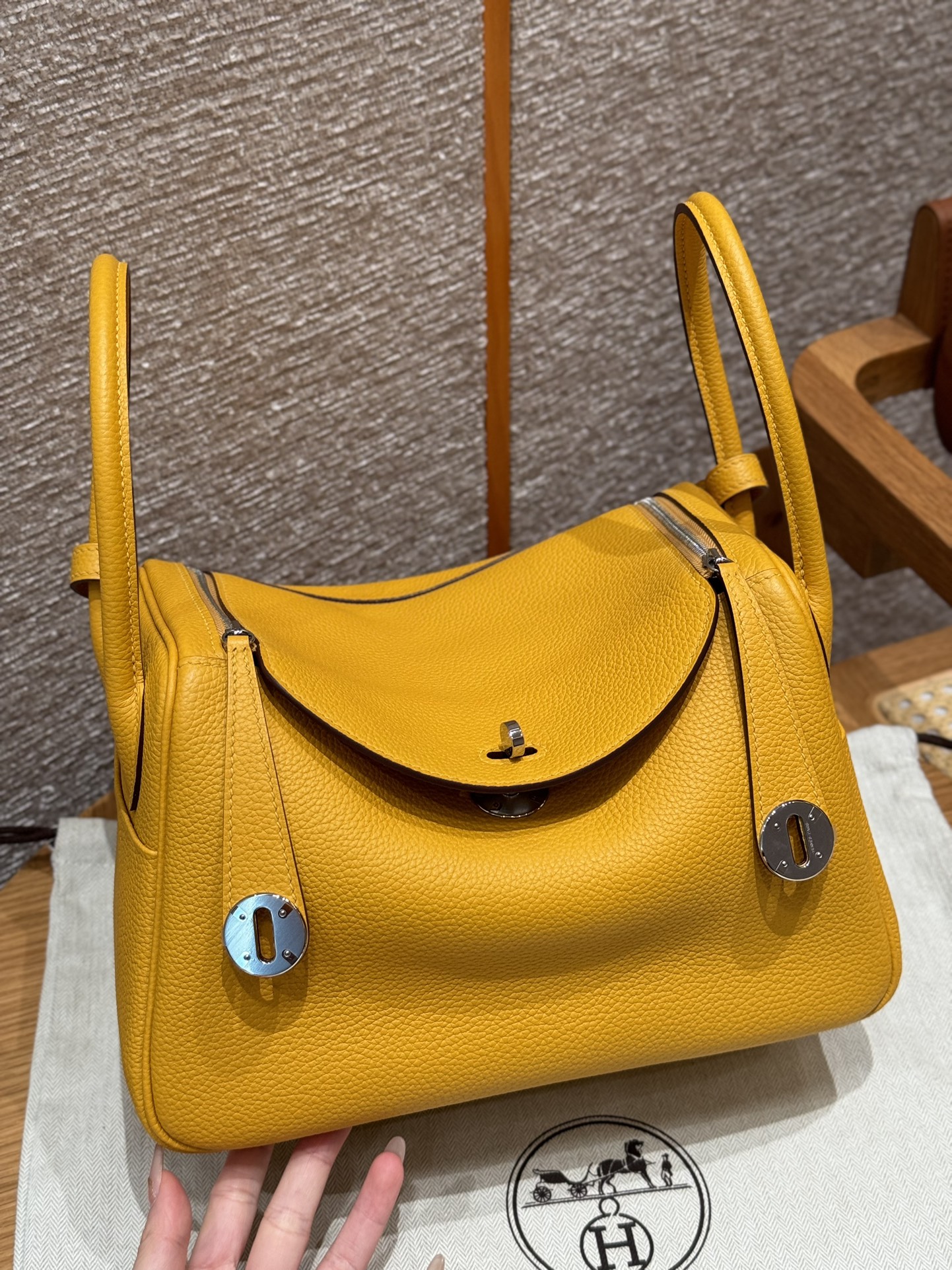 Hermès  Lindy 26 Jaune ambre Clemence