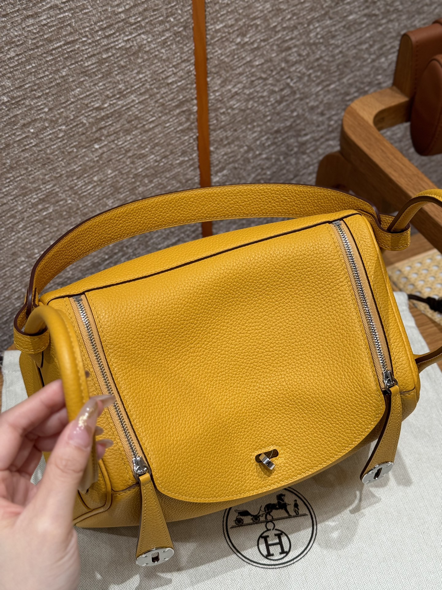 Hermès  Lindy 26 Jaune ambre Clemence