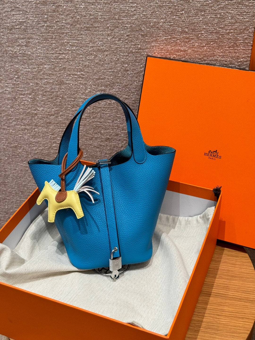 Hermès  Picotin lock 18  Blue Frida Clemence