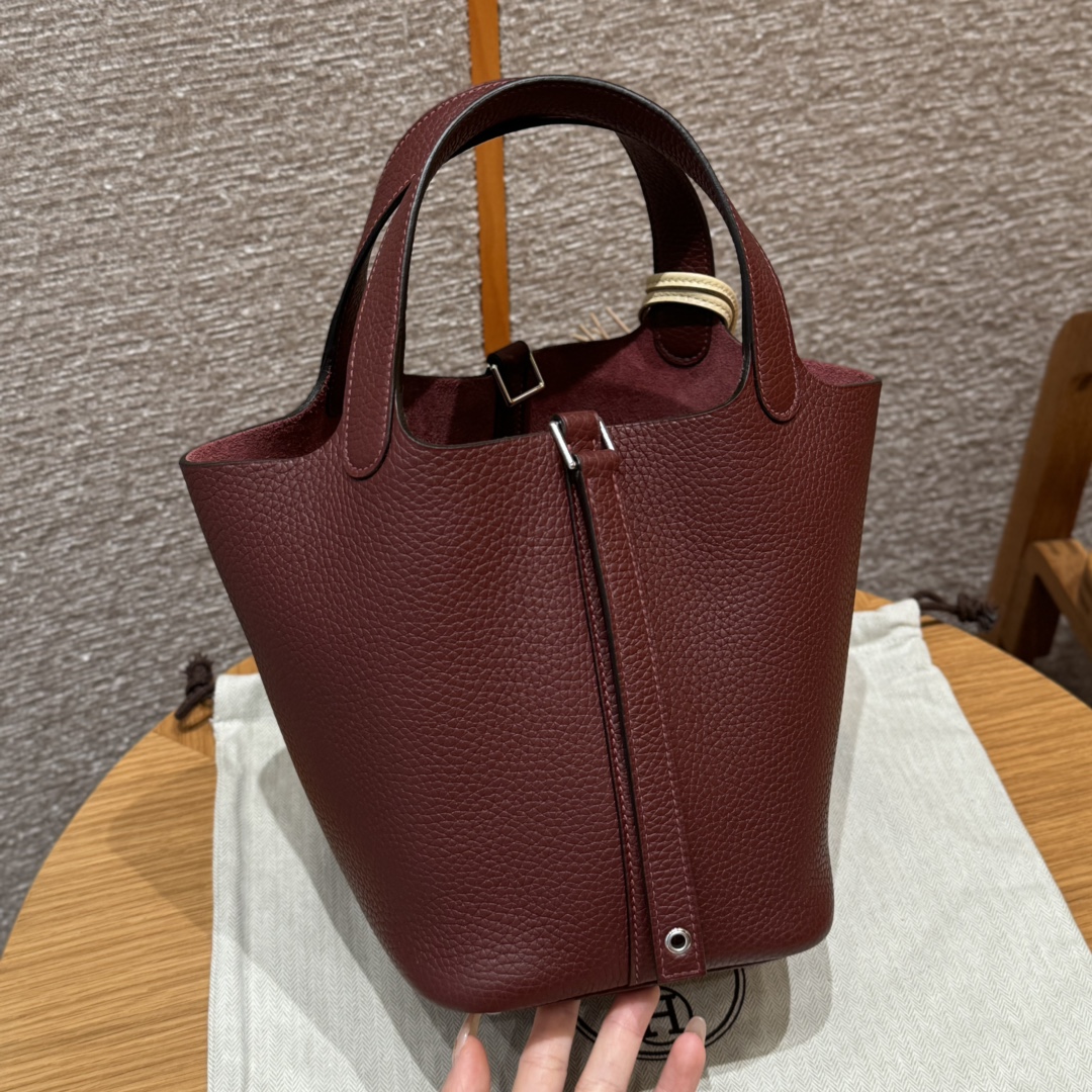 Hermès  Picotin lock 18 Rouge H Clemence