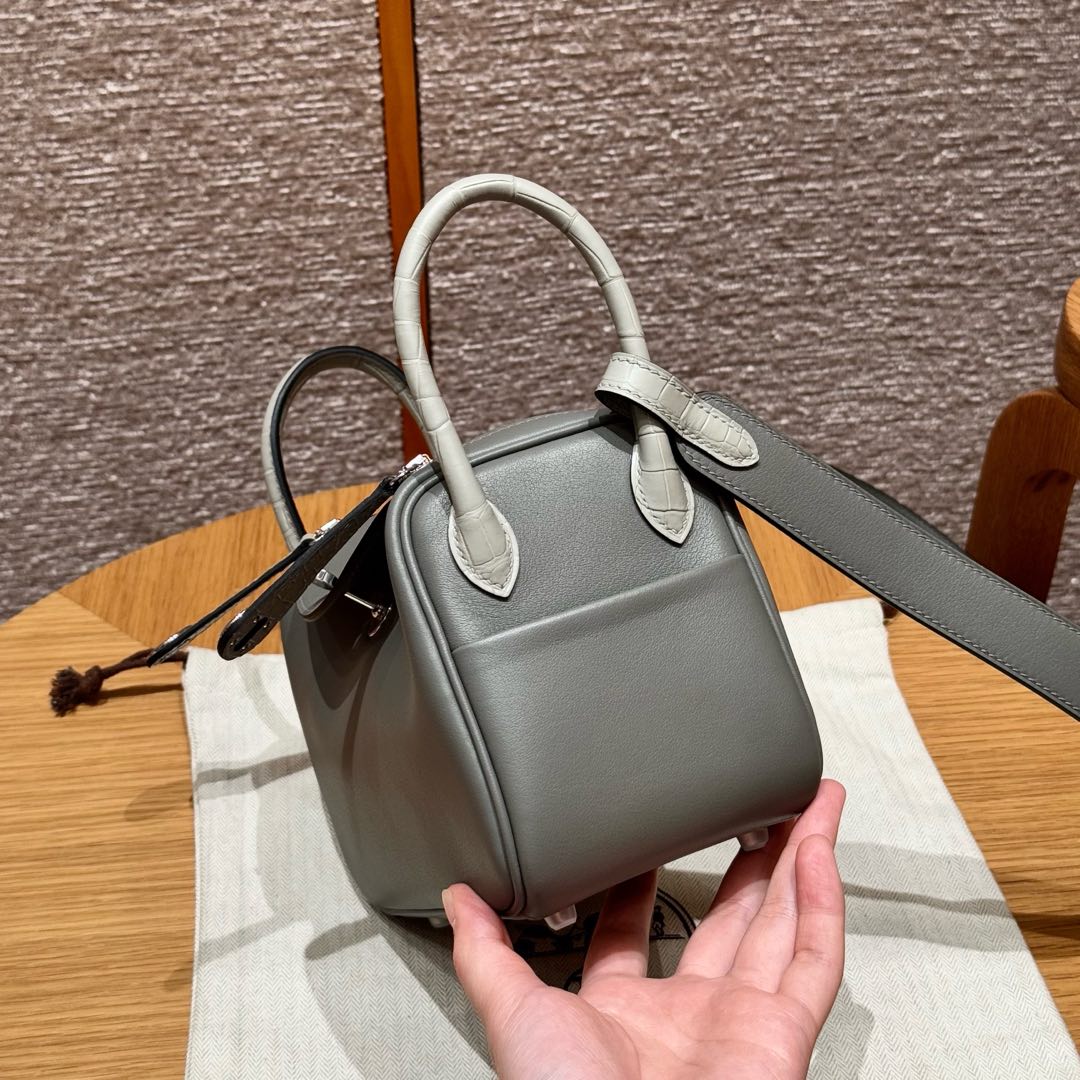 Hermès  Lindy 19 Girs Meyer and Girs Perle Swift and Matte Alligator crocodile