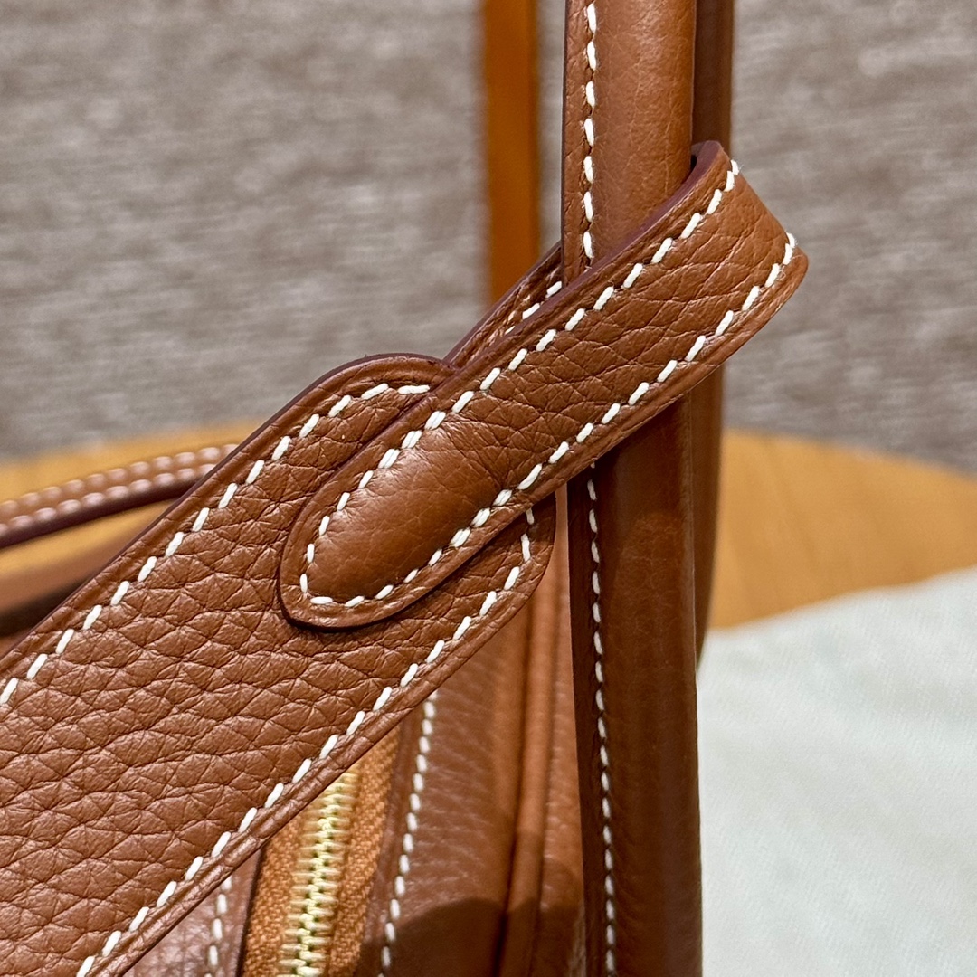 Hermès  Lindy 26 gold Clemence