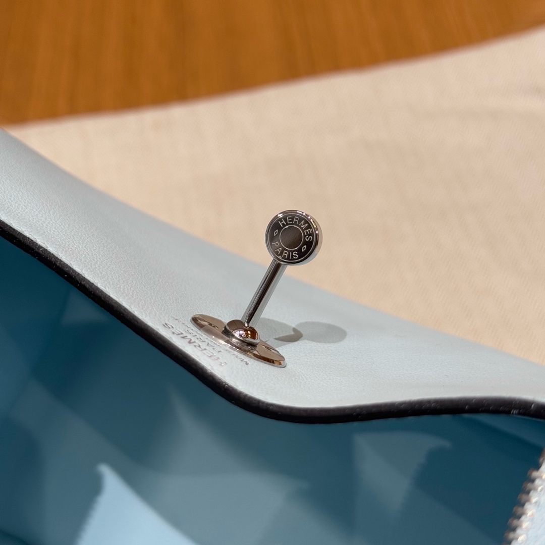 Hermès  Lindy 19 Blue Brume Swift