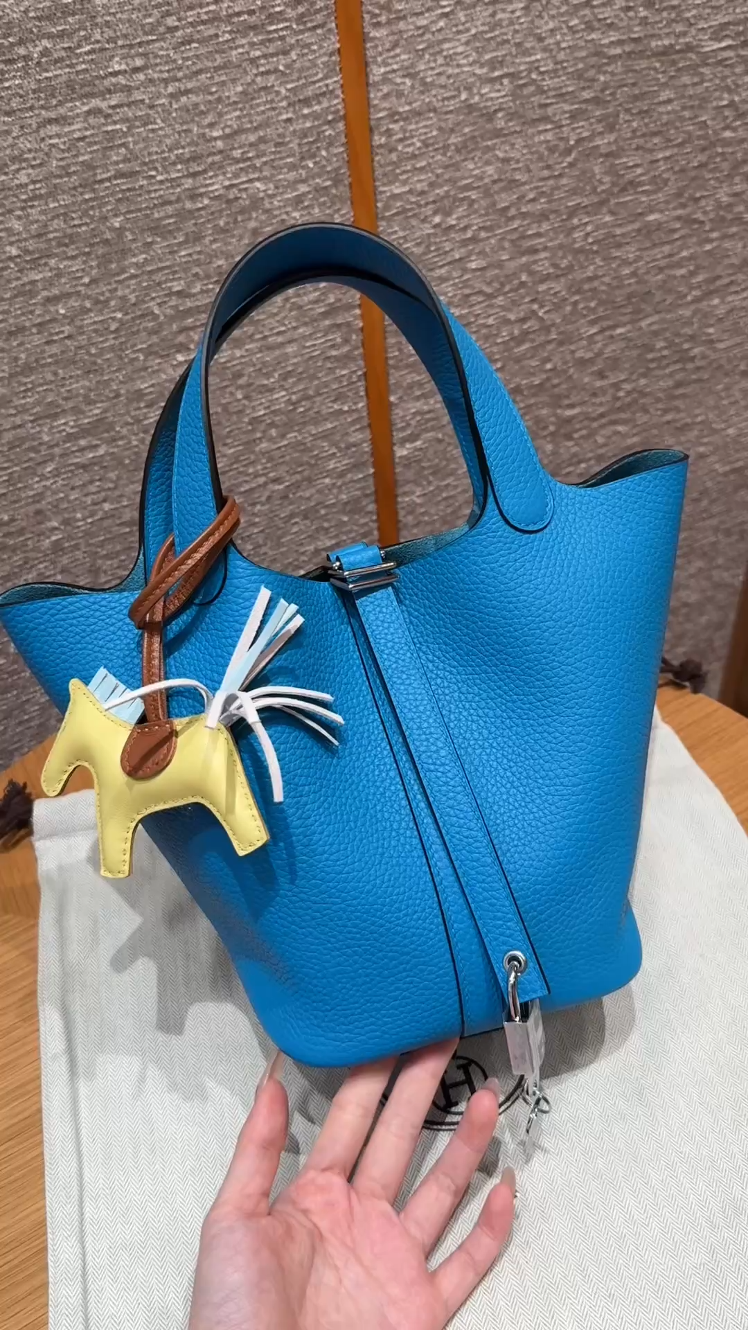 Hermès  Picotin lock 18  Blue Frida Clemence