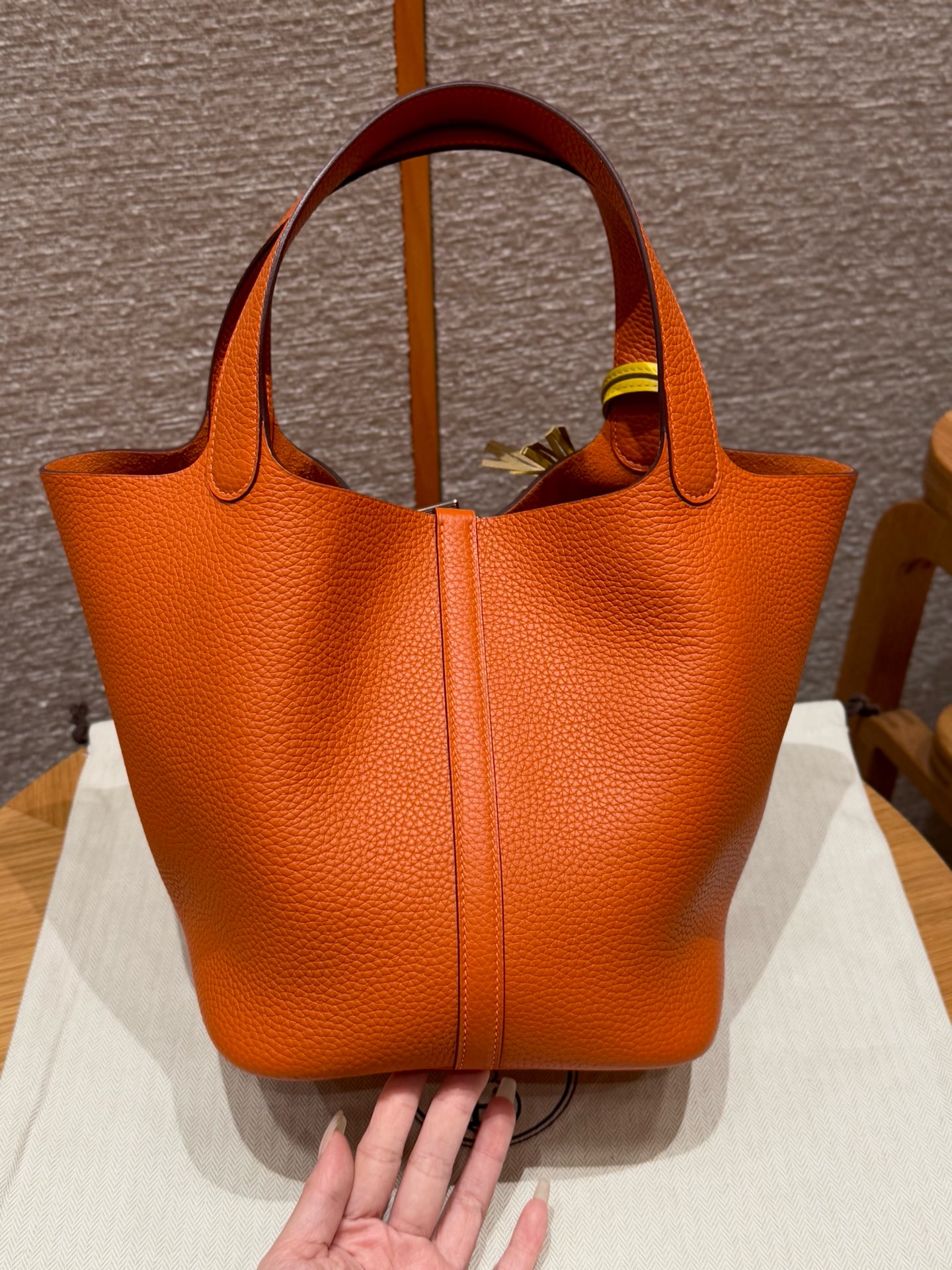 Hermès  Picotin lock 22 Orange Clemence