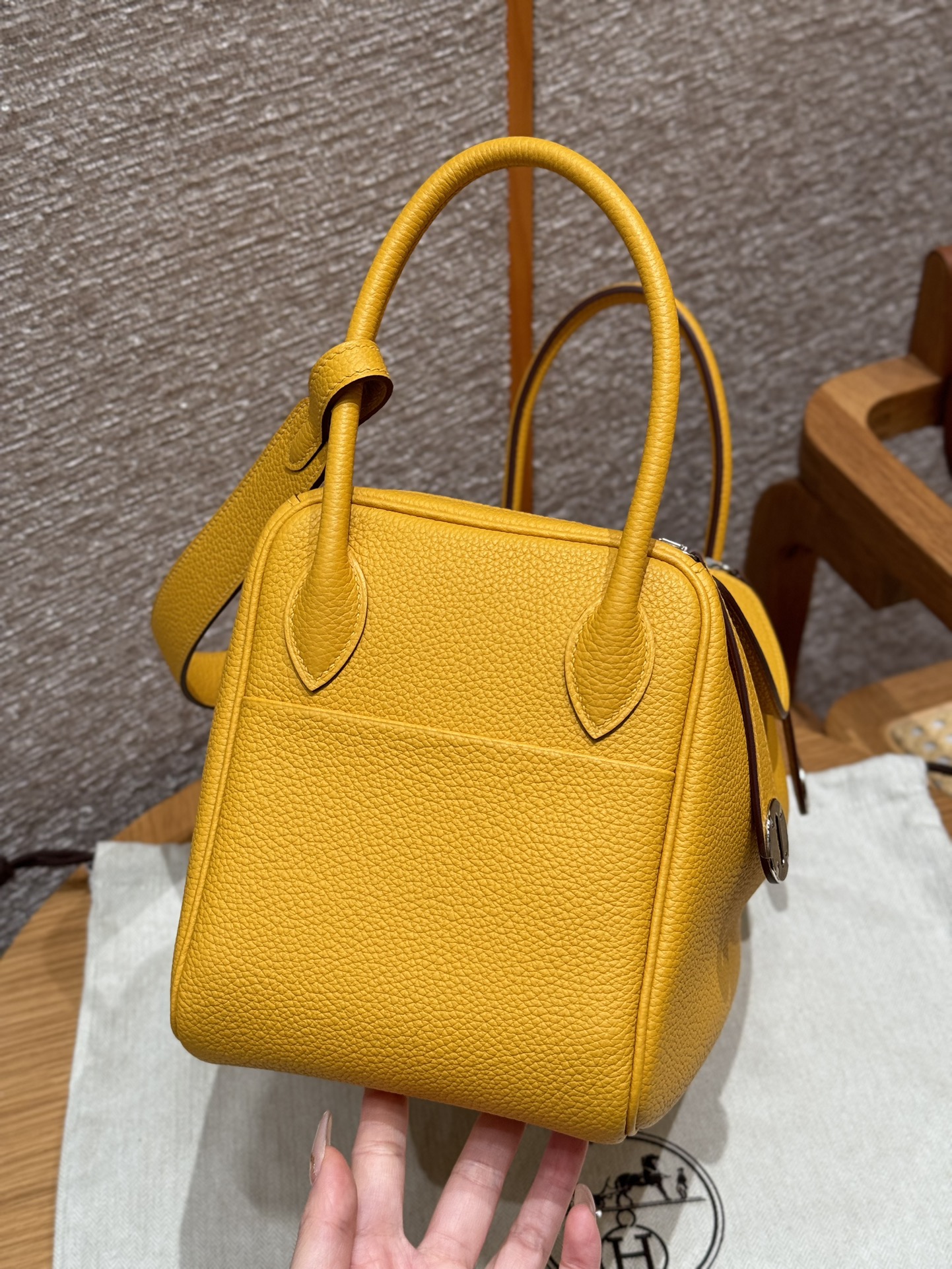 Hermès  Lindy 26 Jaune ambre Clemence