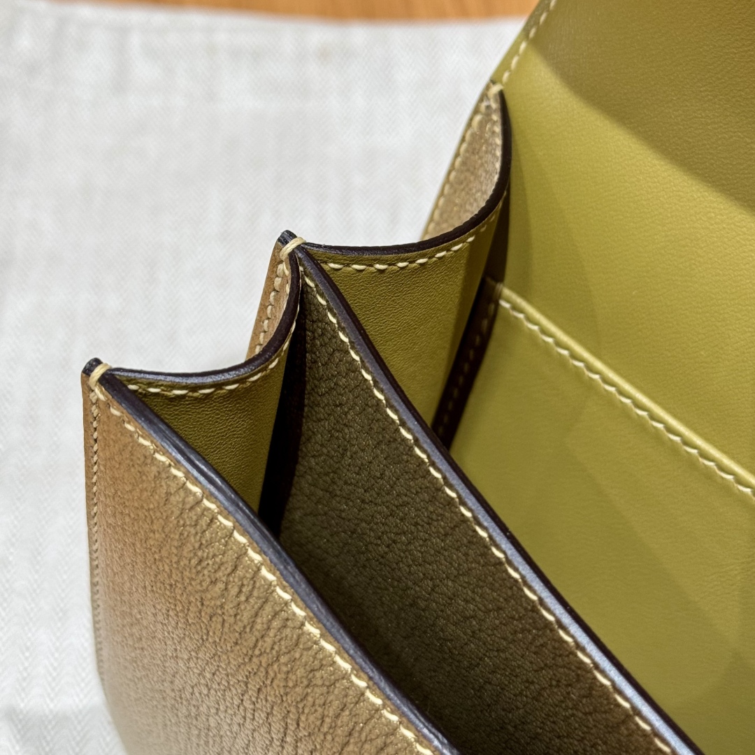 Hermès Constance 19 Dorè Chèvre