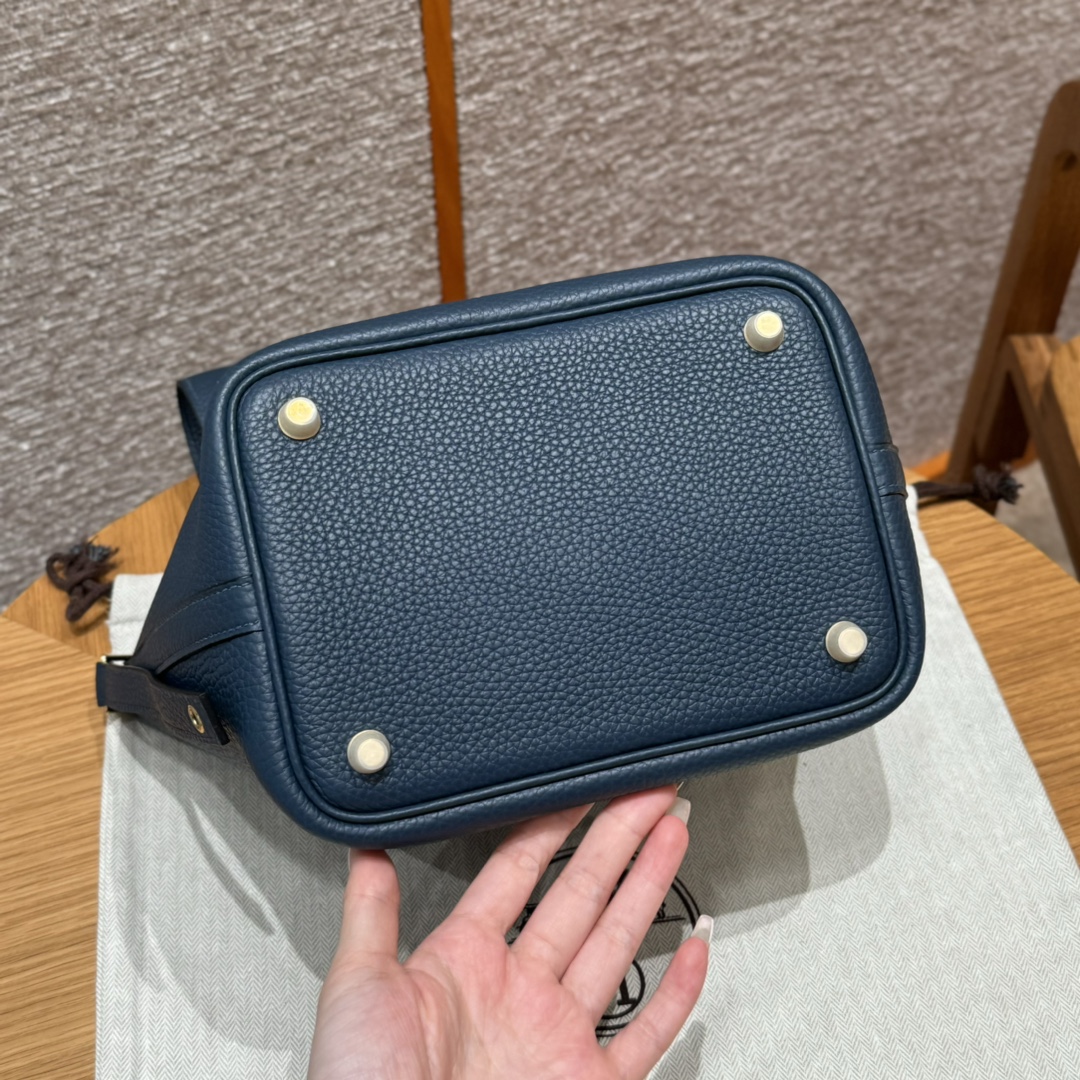Hermès  Picotin lock 18 Blue presse Clemence