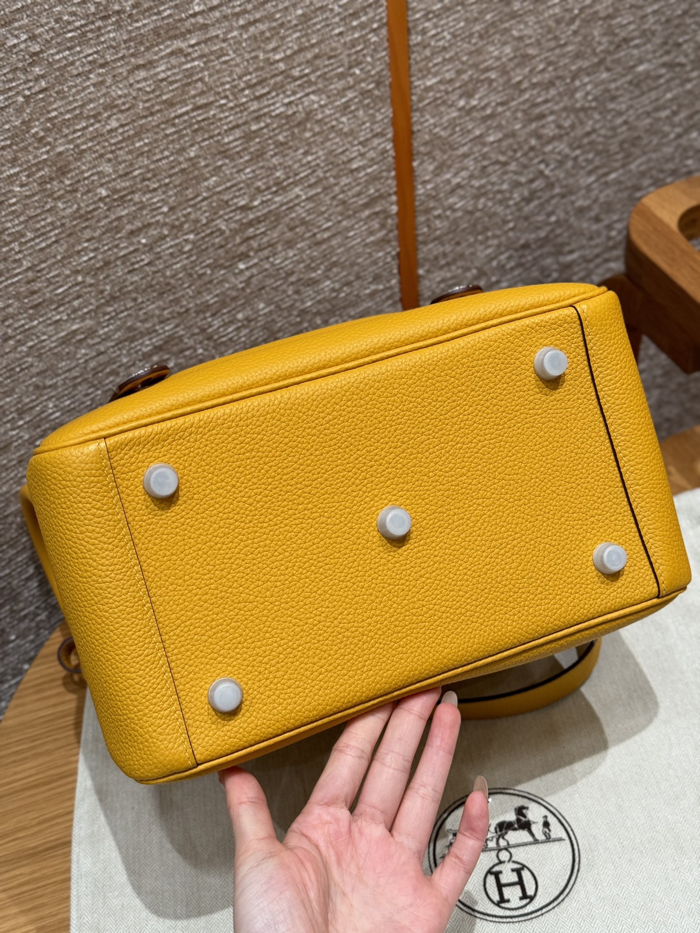 Hermès  Lindy 26 Jaune ambre Clemence