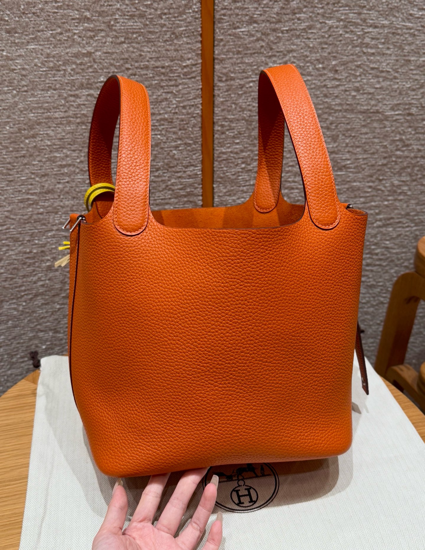 Hermès  Picotin lock 22 Orange Clemence