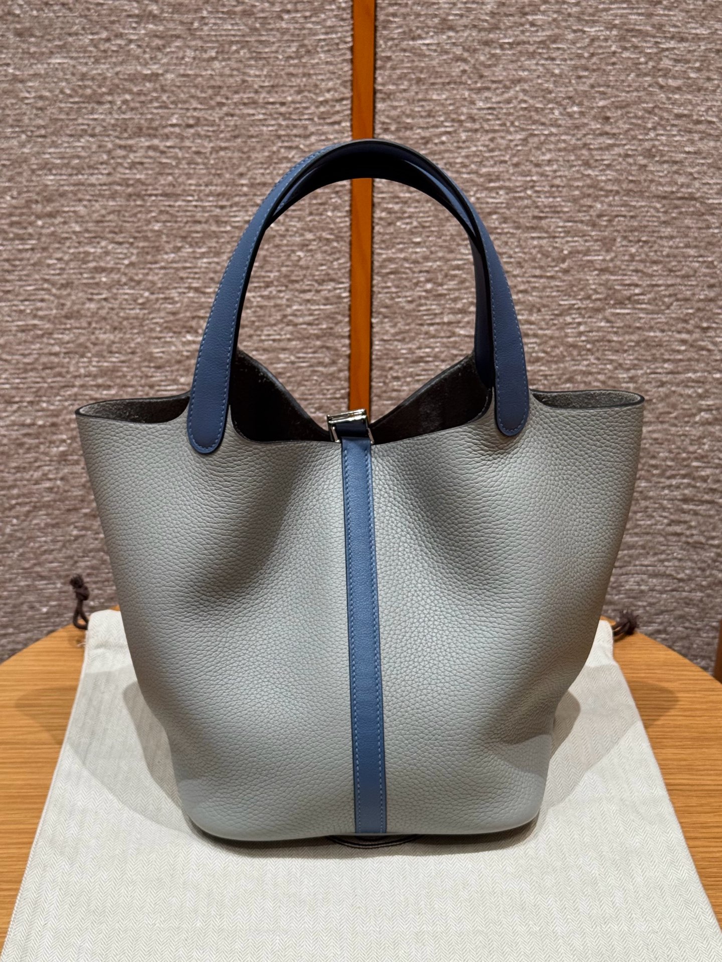 Hermès  Picotin lock 22  Girs Mouette and Blue Agate Clemence/Swift