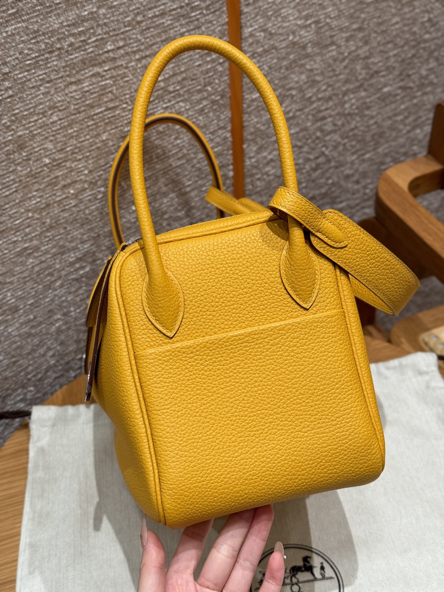 Hermès  Lindy 26 Jaune ambre Clemence