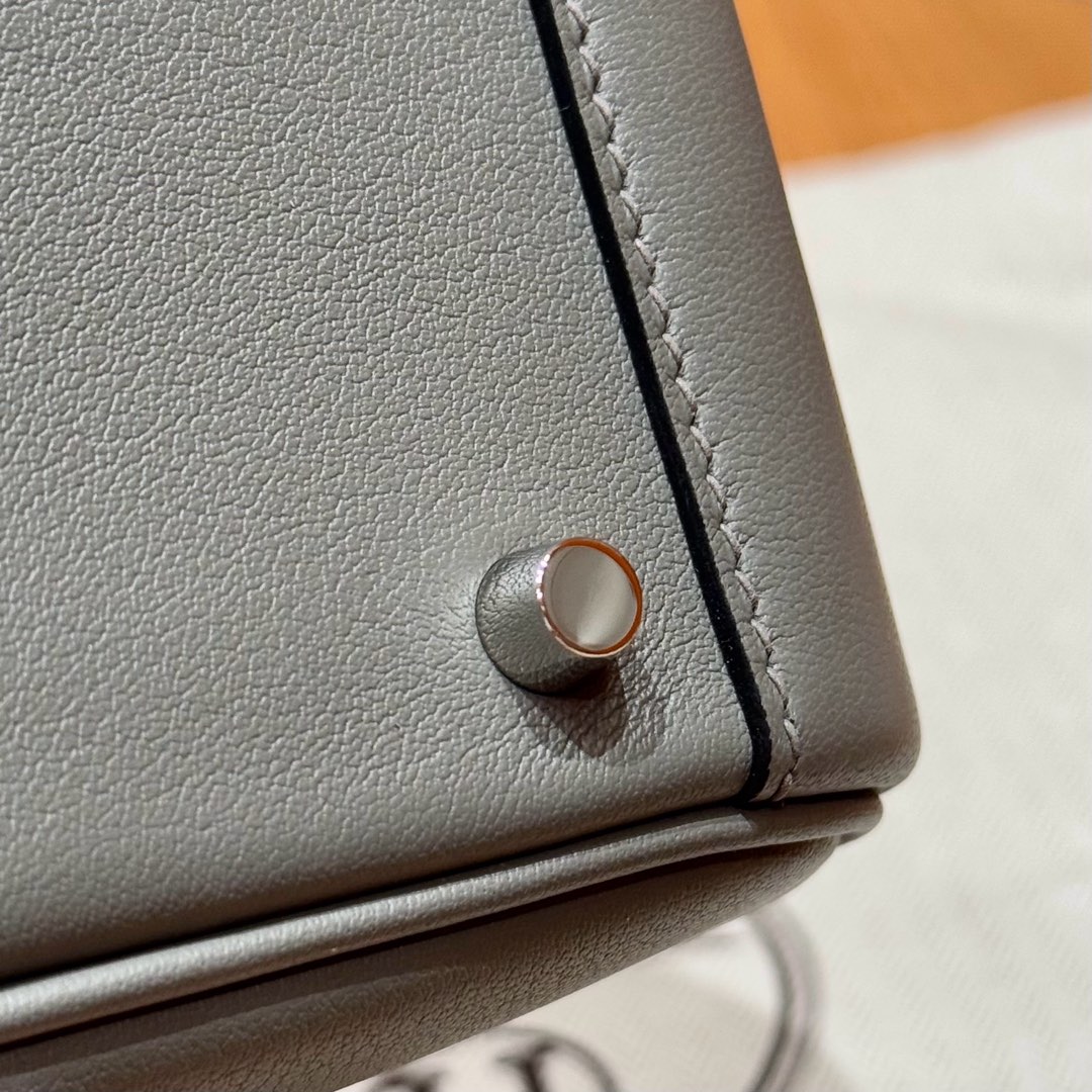 Hermès  Lindy 19 Girs Meyer and Girs Perle Swift and Matte Alligator crocodile